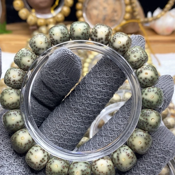 手串星月菩提糯冰绿背月留白