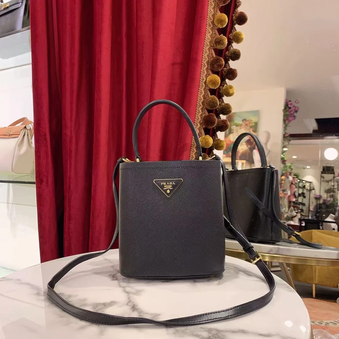 95新 Prada/普拉达 panier水桶中号黑金牛皮单肩包/82694764