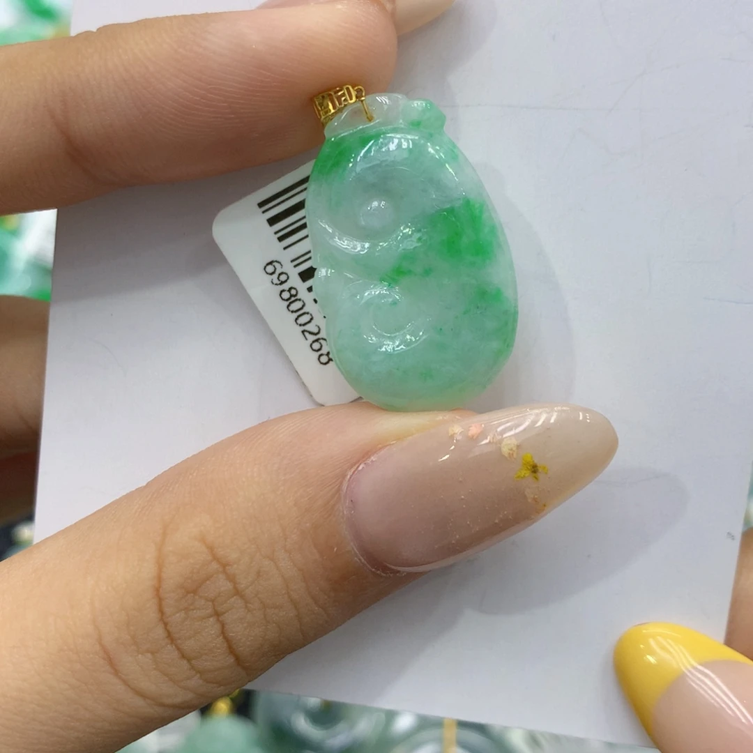 颈饰18K金镶嵌翡翠