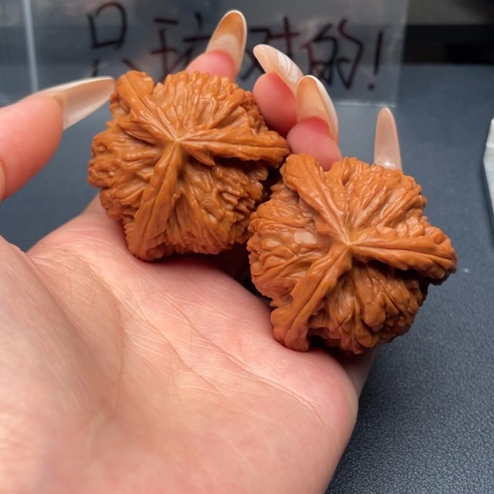 邓***佳吊坠文玩核桃白狮子