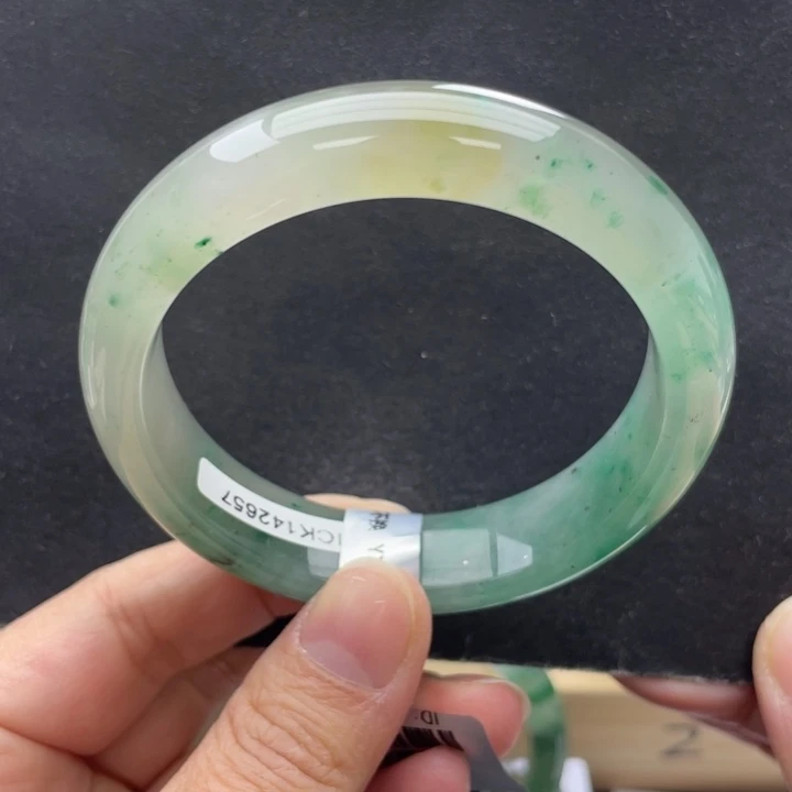 石英质玉未镶嵌手镯55