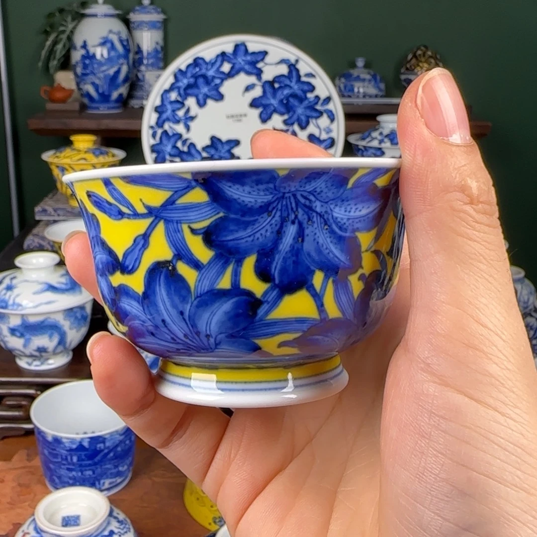杯水造。 青花百合。 尊杯