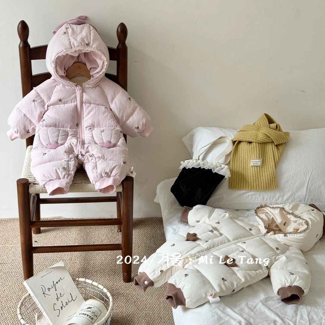 冬季婴幼儿连体羽绒服韩版米色花朵口袋刺绣玫瑰白鸭绒羽绒服2410