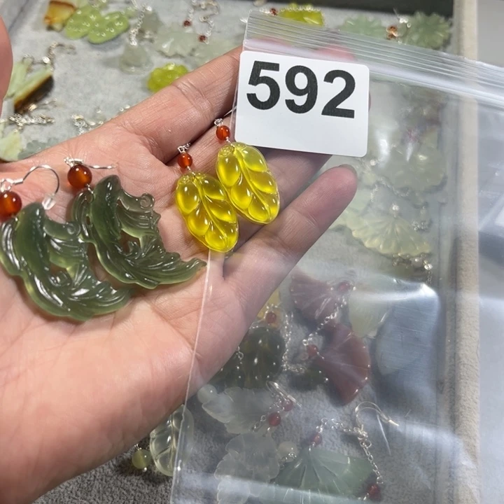 蛇纹石玉耳饰合金体****稿