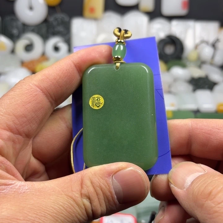 石英质玉（金丝玉）未镶嵌颈饰