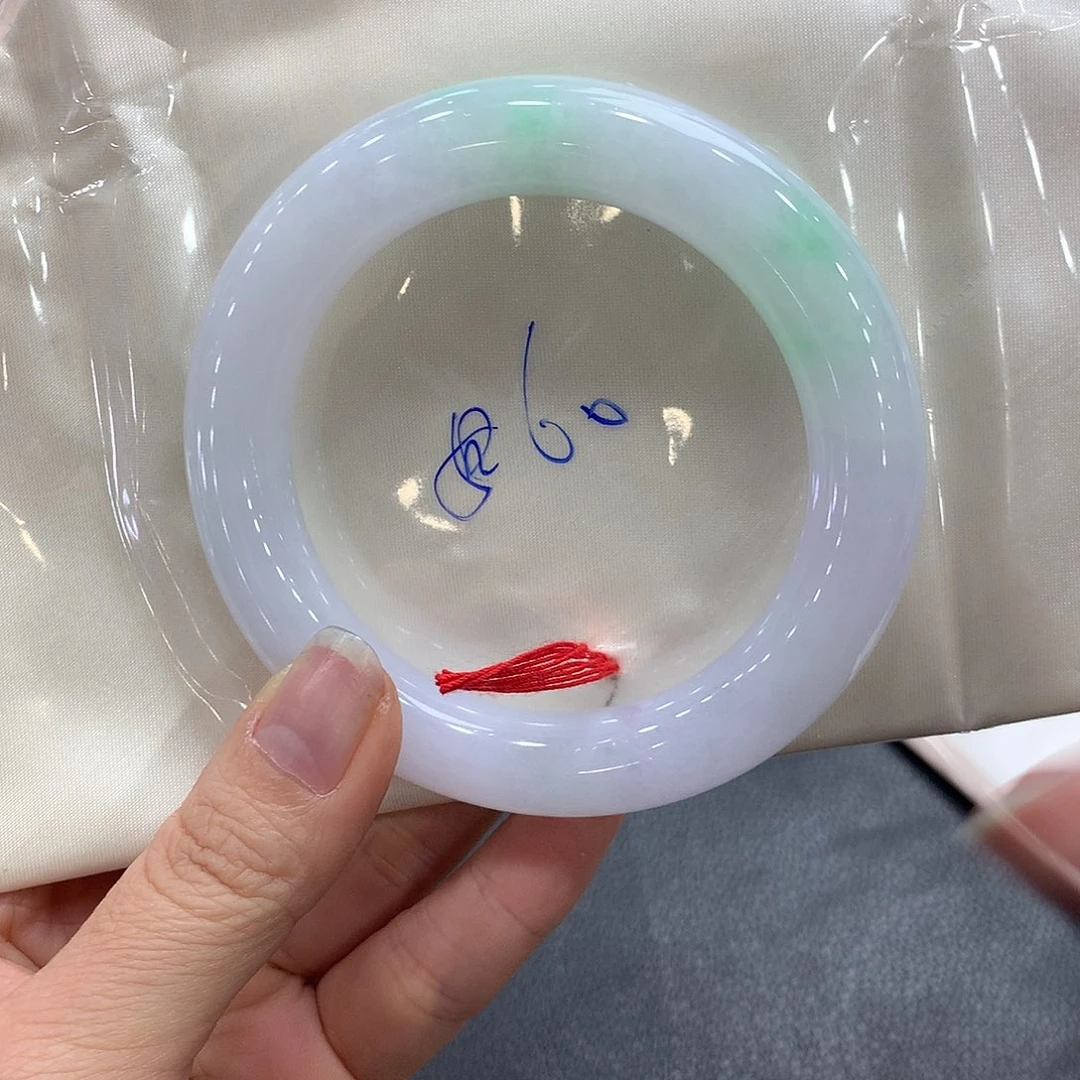 熙****翡翠未镶嵌手镯60圆条有纹