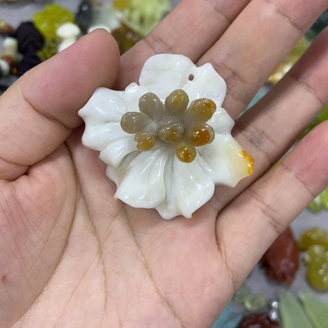 未镶嵌蛇纹石玉挂件