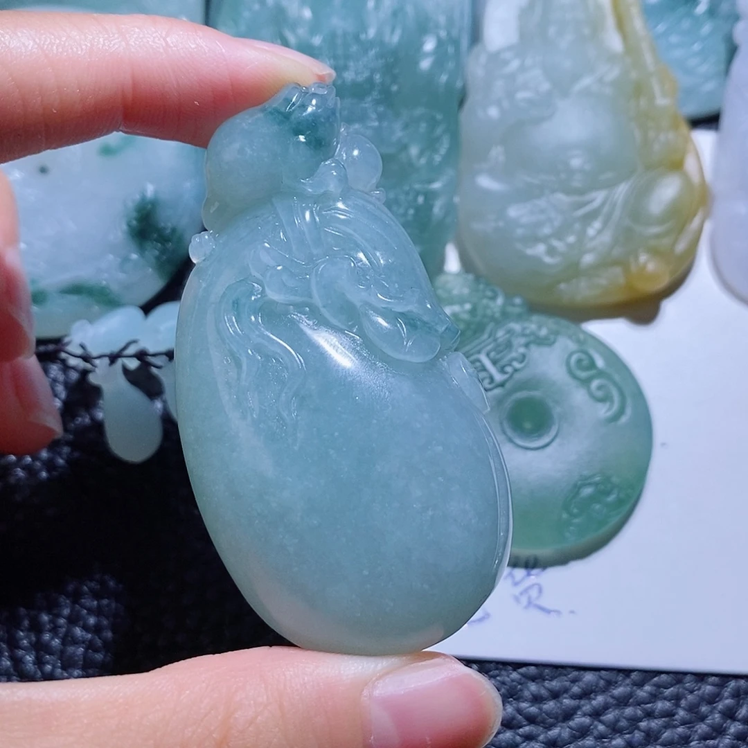 未镶嵌定制翡翠毛货付款后确认抛光