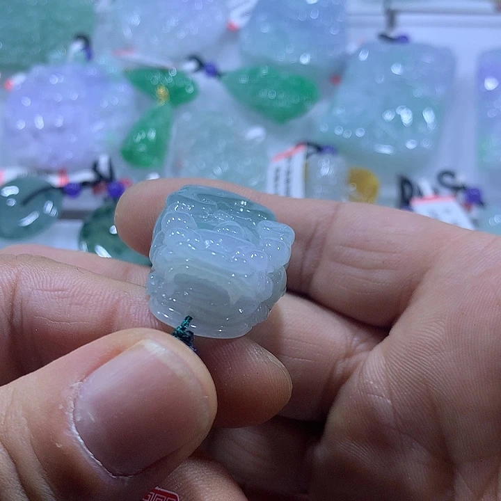 翡翠未镶嵌颈饰天然翡翠吊坠A货