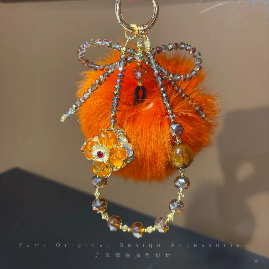 卡庭【设计师手作】新年爆改毛茸茸手机挂件绳链简约通勤搭配L3266