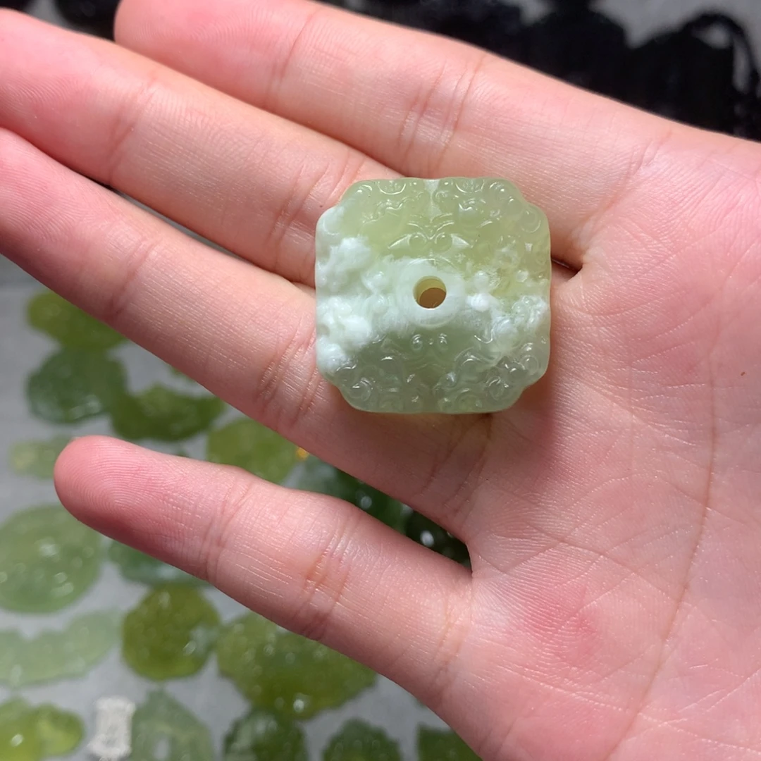 合金蛇纹石玉颈饰微瑕