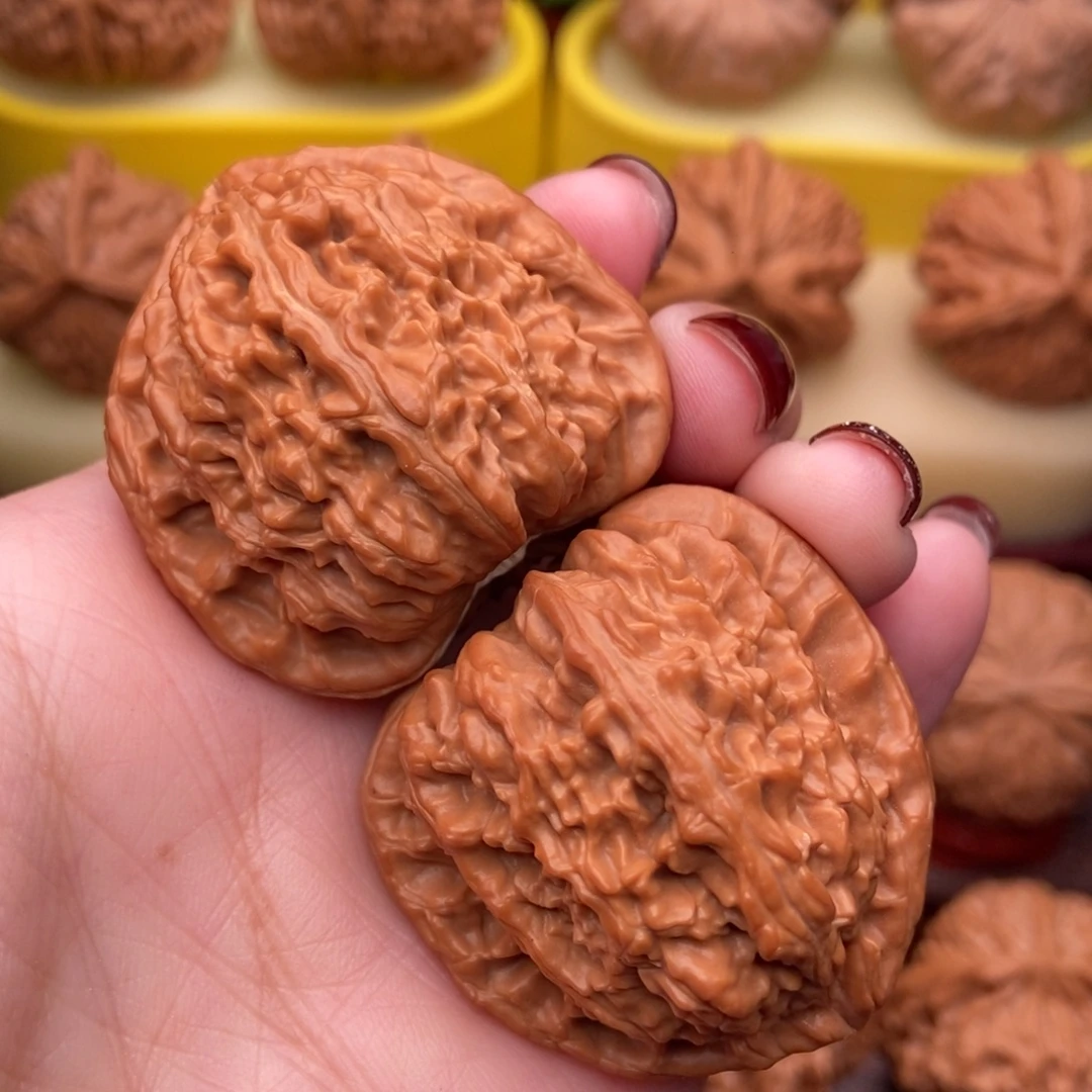 文玩核桃把件精品三角白狮子头39