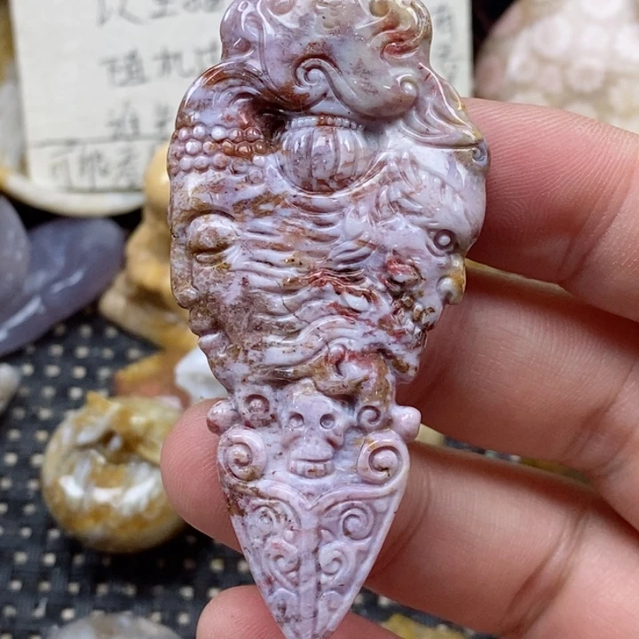 颈饰未镶嵌硅化珊瑚（珊瑚玉）