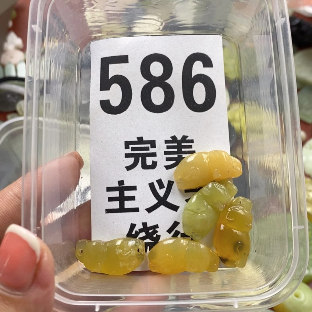 蛇纹石玉未镶嵌挂坠