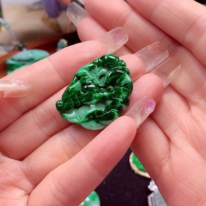 翡翠未镶嵌颈饰翡翠