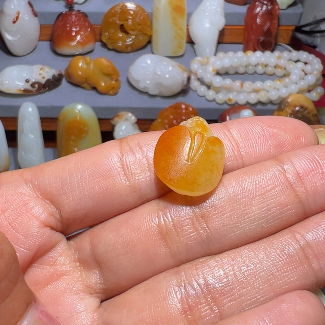 和田玉未镶嵌颈饰钱***?