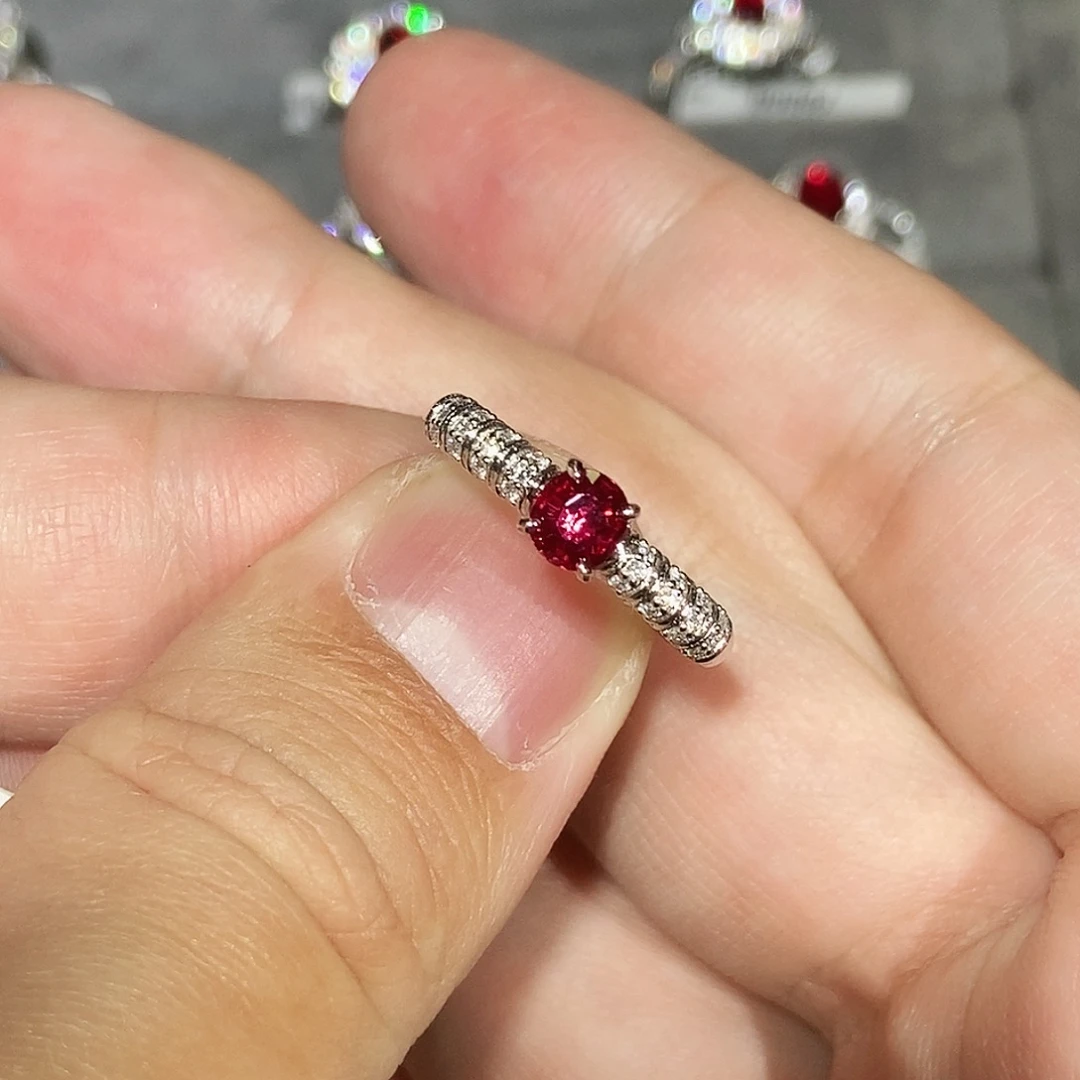 红宝石戒指18K金镶嵌0.41克拉