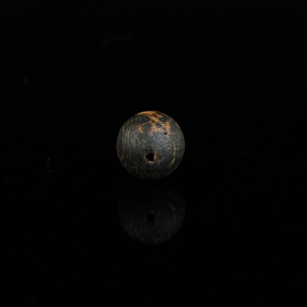 DY-B3979 越南芽庄绿奇楠沉水单珠 1.03cm 0.62g