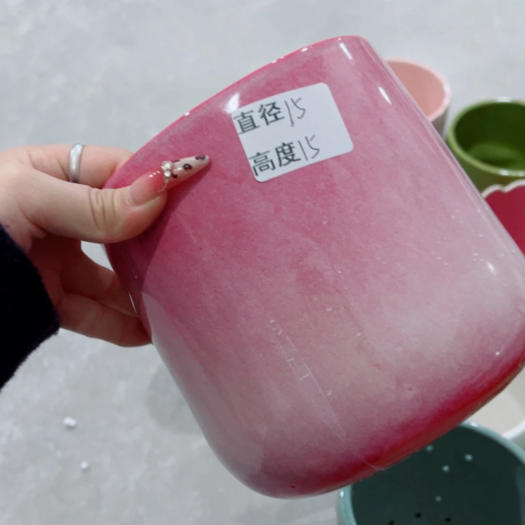 有孔，陶瓷花盆满10米包邮发货。微瑕介意慎拍