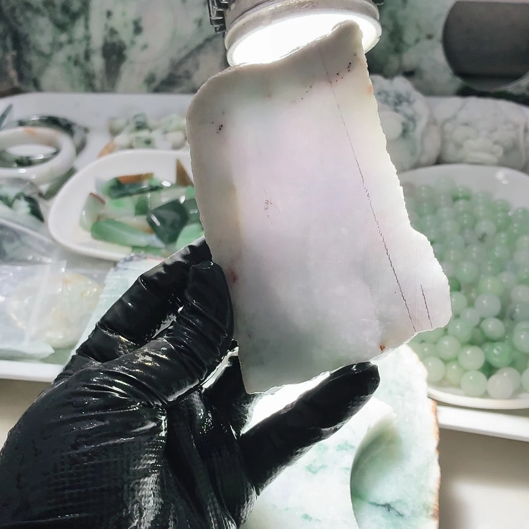 翡翠未镶嵌颈饰边角料