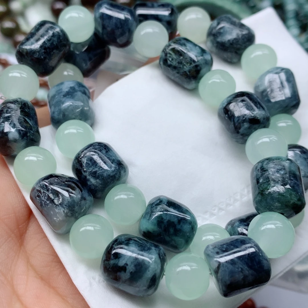 翡翠颈饰未镶嵌手串