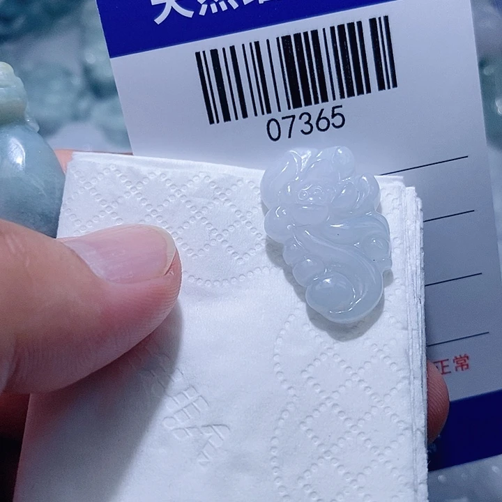 翡翠未镶嵌颈饰天光墟翡翠市场现金代购