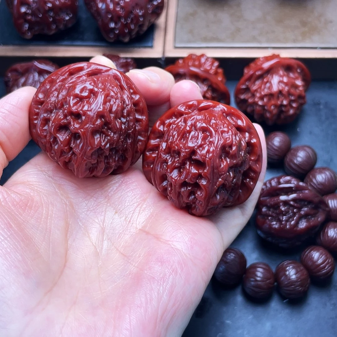 文玩核桃吊坠白狮子