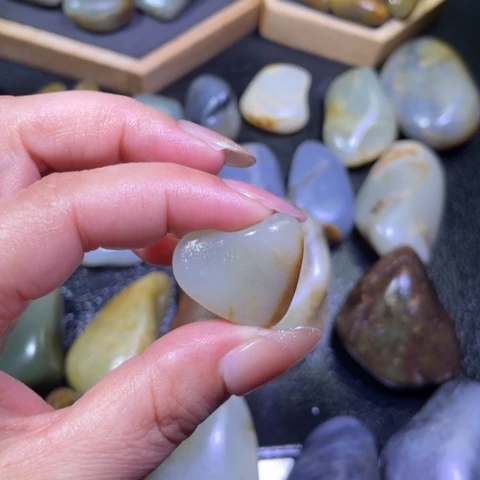 和田玉颈饰未镶嵌乐*哥