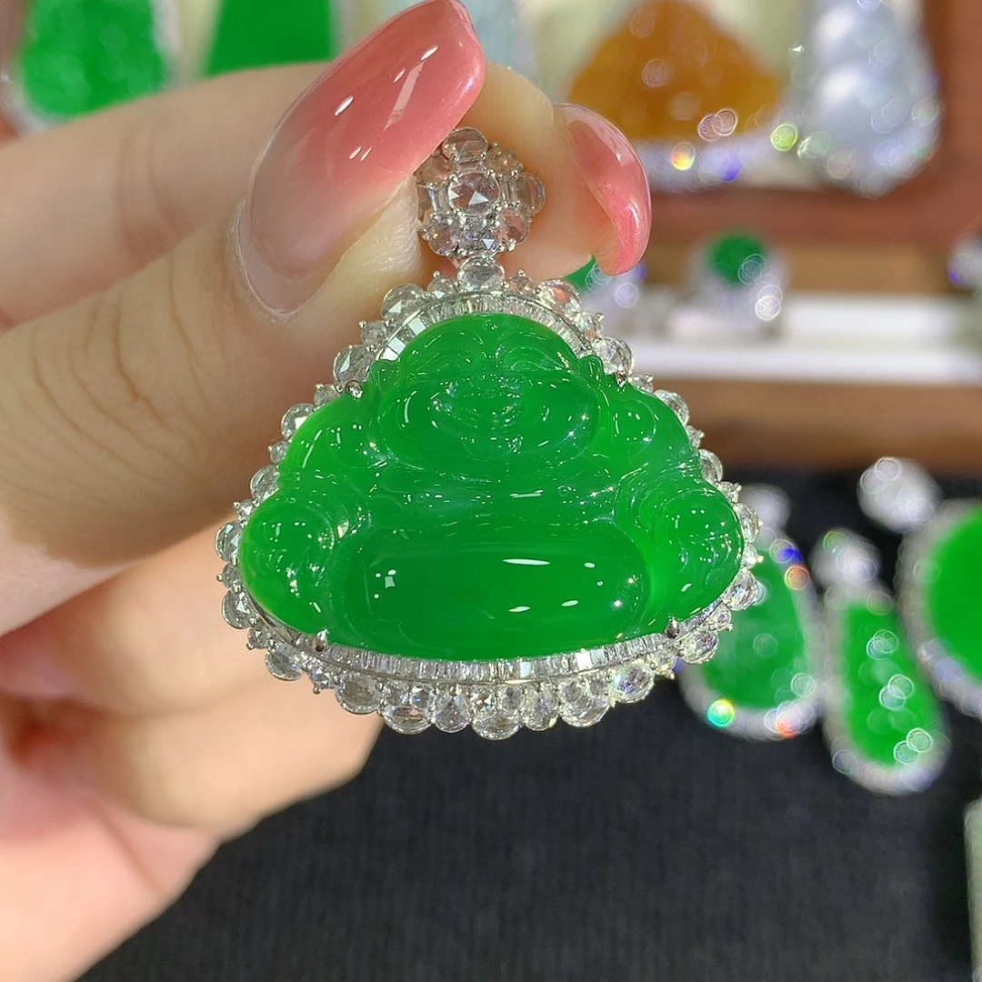 颈饰18K金镶嵌翡翠佛公