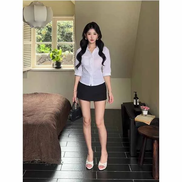 辣妹白色掐腰五分袖衬衫女夏季修身显瘦小众别致上衣短裙套装