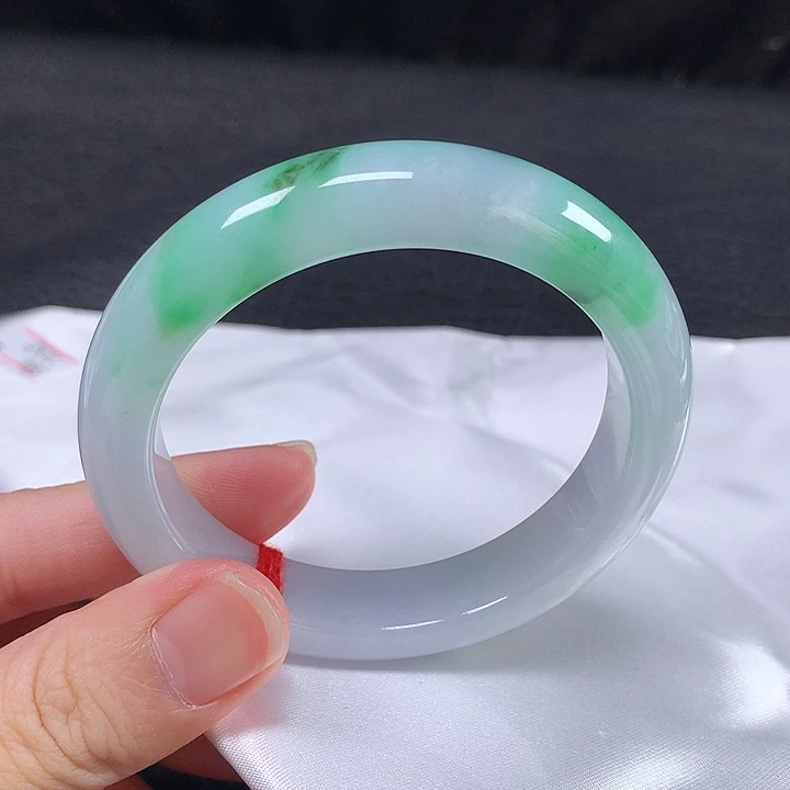 翡翠未镶嵌手镯