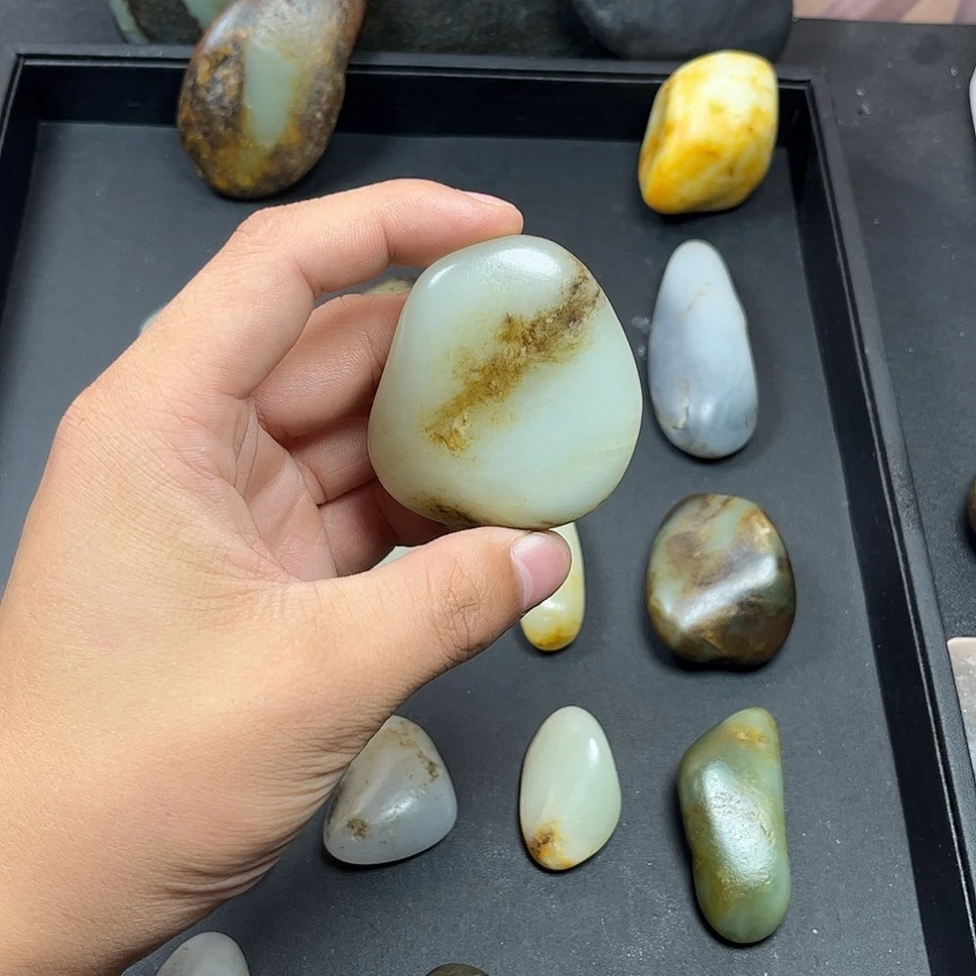 凌***漆和田玉（糖玉）未镶嵌颈饰