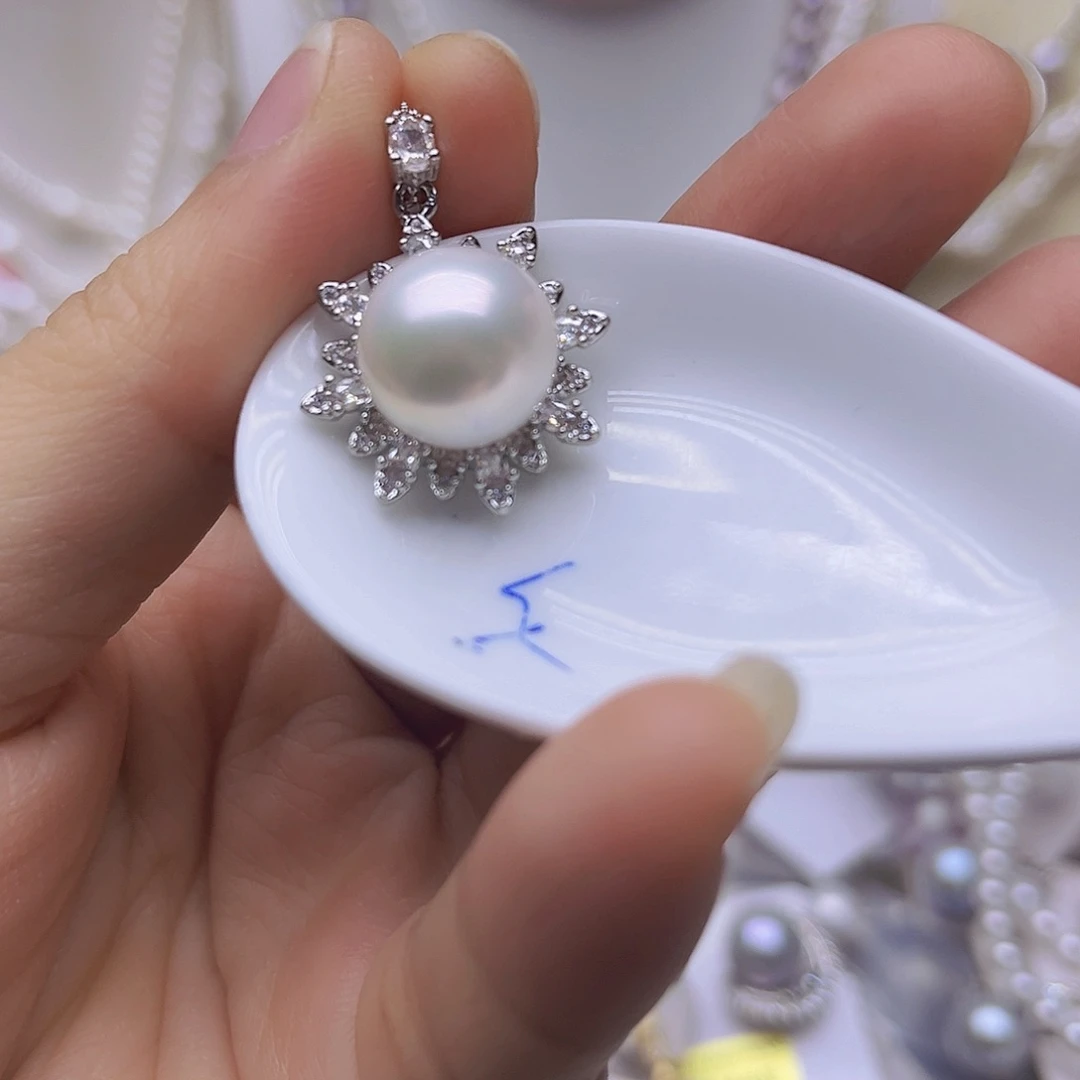 吊坠或者耳钉未镶嵌淡水珍珠