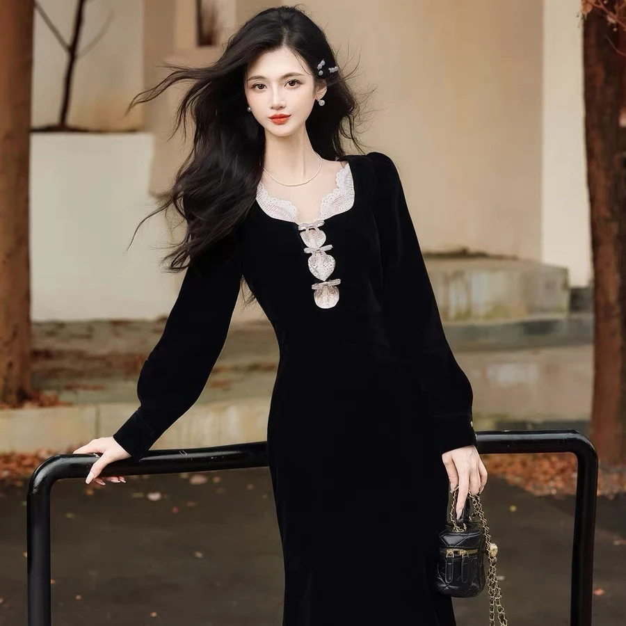 赫本风小黑裙法式蕾丝拼接丝绒连衣裙女秋冬新款高级感轻礼服裙子