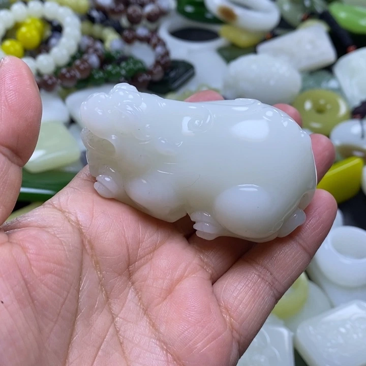 用***1和田玉未镶嵌颈饰