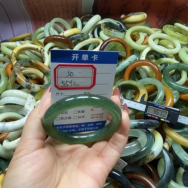 蛇纹石玉未镶嵌手镯50