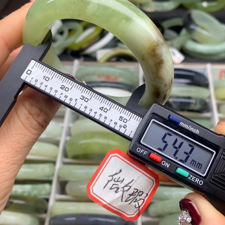 蛇纹石玉未镶嵌手镯486