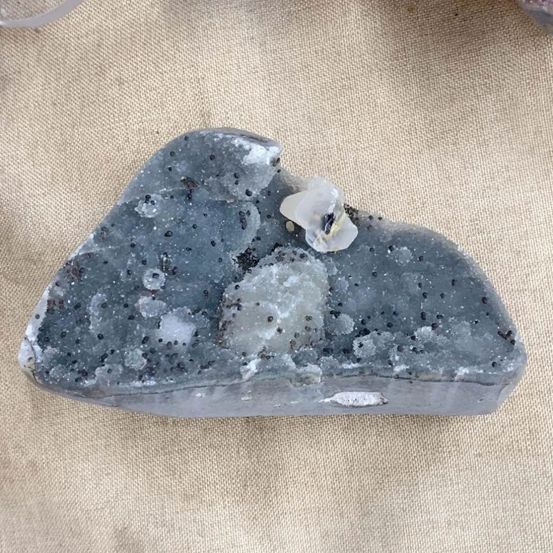 水晶天然石摆件未镶嵌