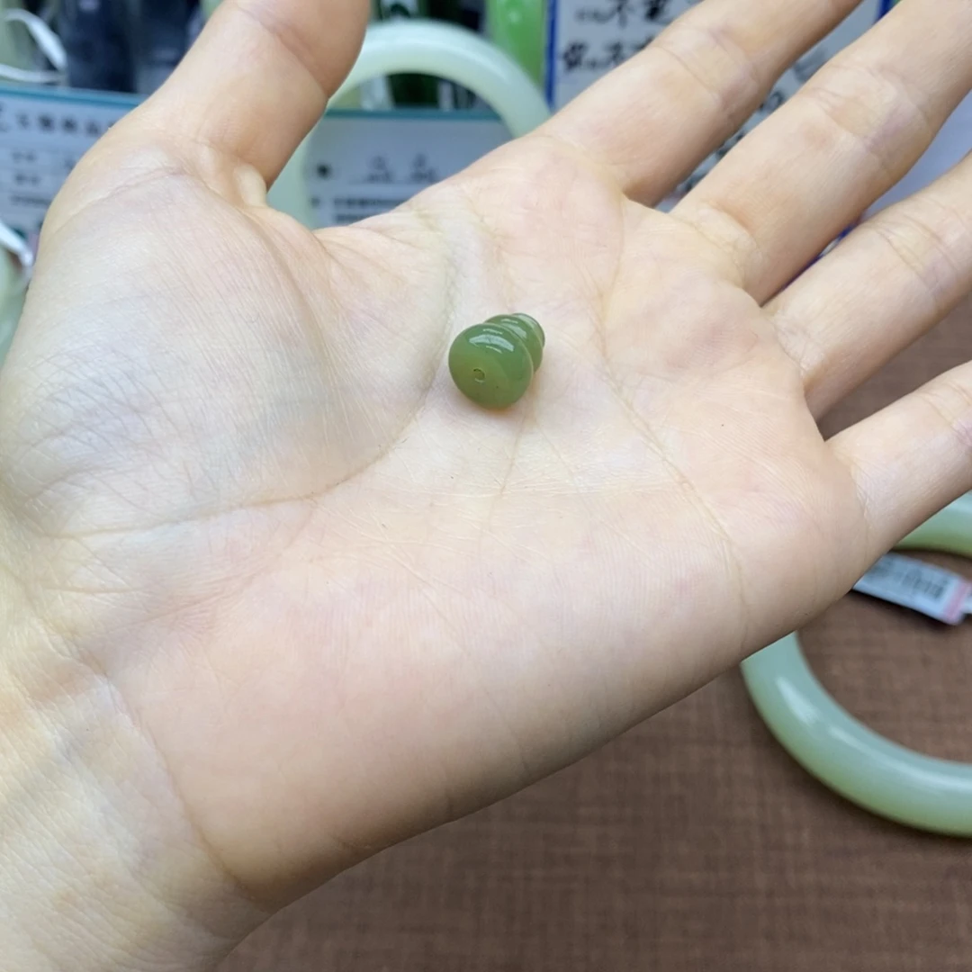 李***鲤未镶嵌和田玉挂件