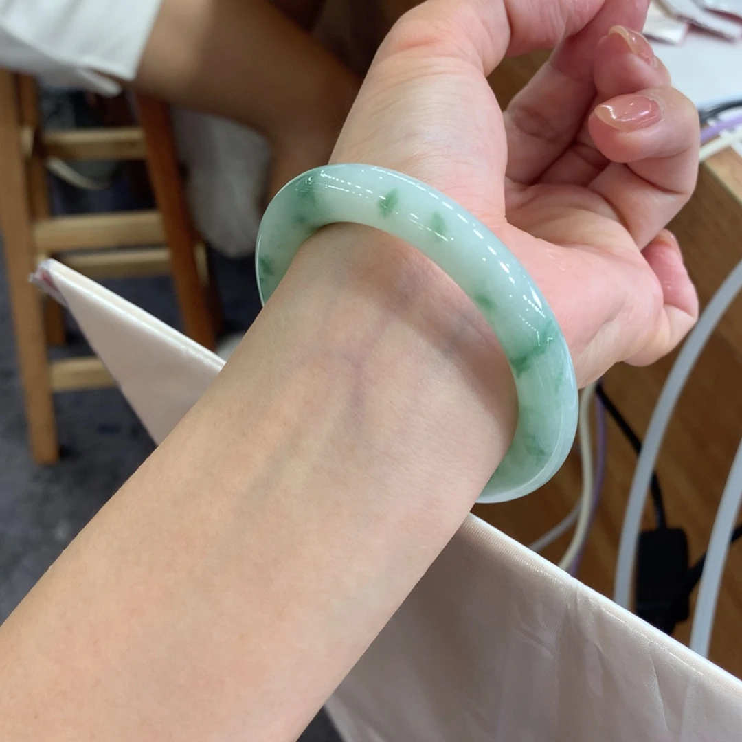 翡翠未镶嵌手镯天然Ａ货翡翠53/54花开富贵