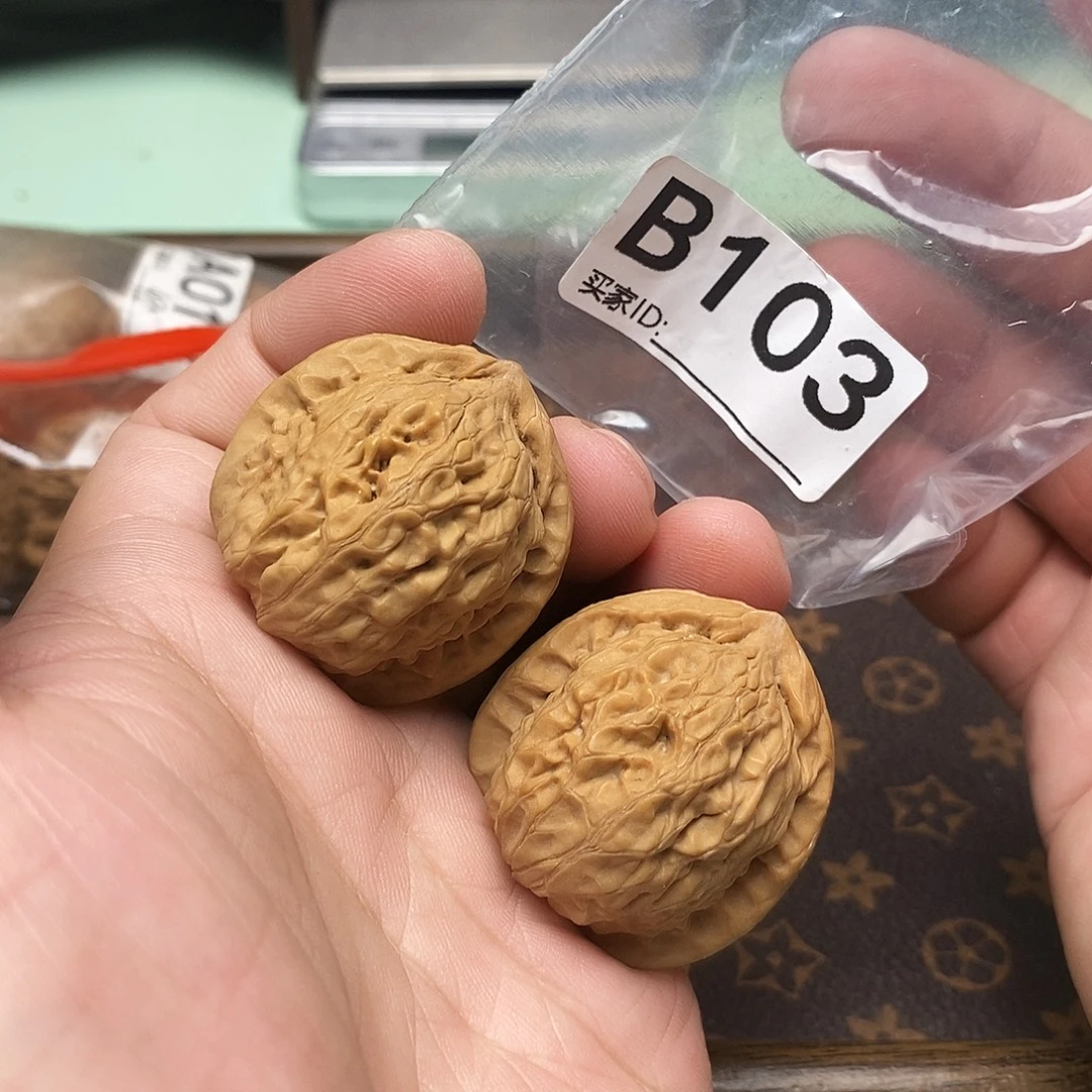 把件文玩核桃一抹红2代。