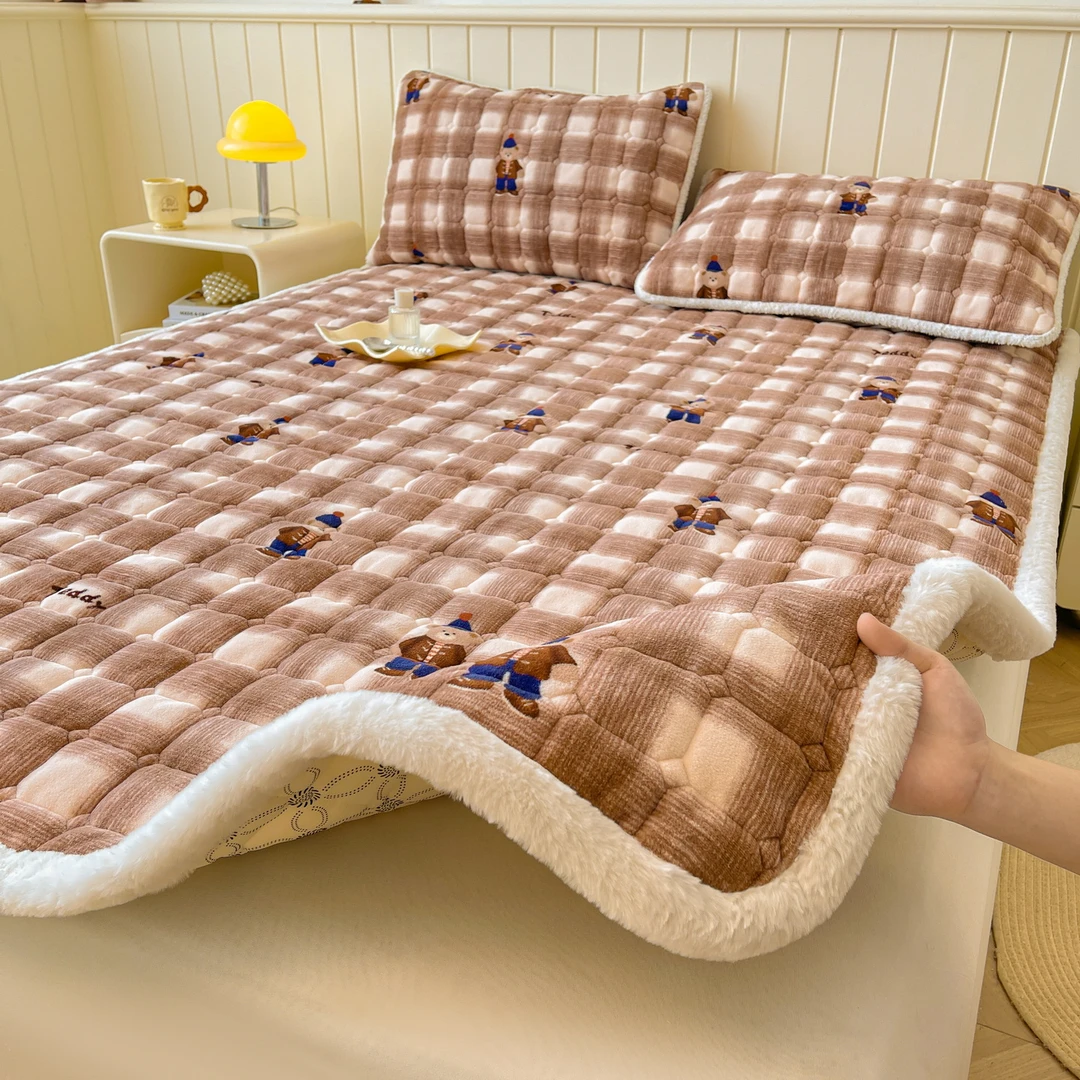 秋冬新款牛奶绒床护垫加厚加绒夹棉印花卡通风床褥床垫子三件套