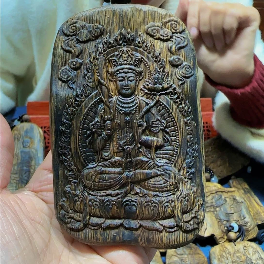 沉香吊坠G*A海南白奇糖结老料雕刻虚空带绳72克