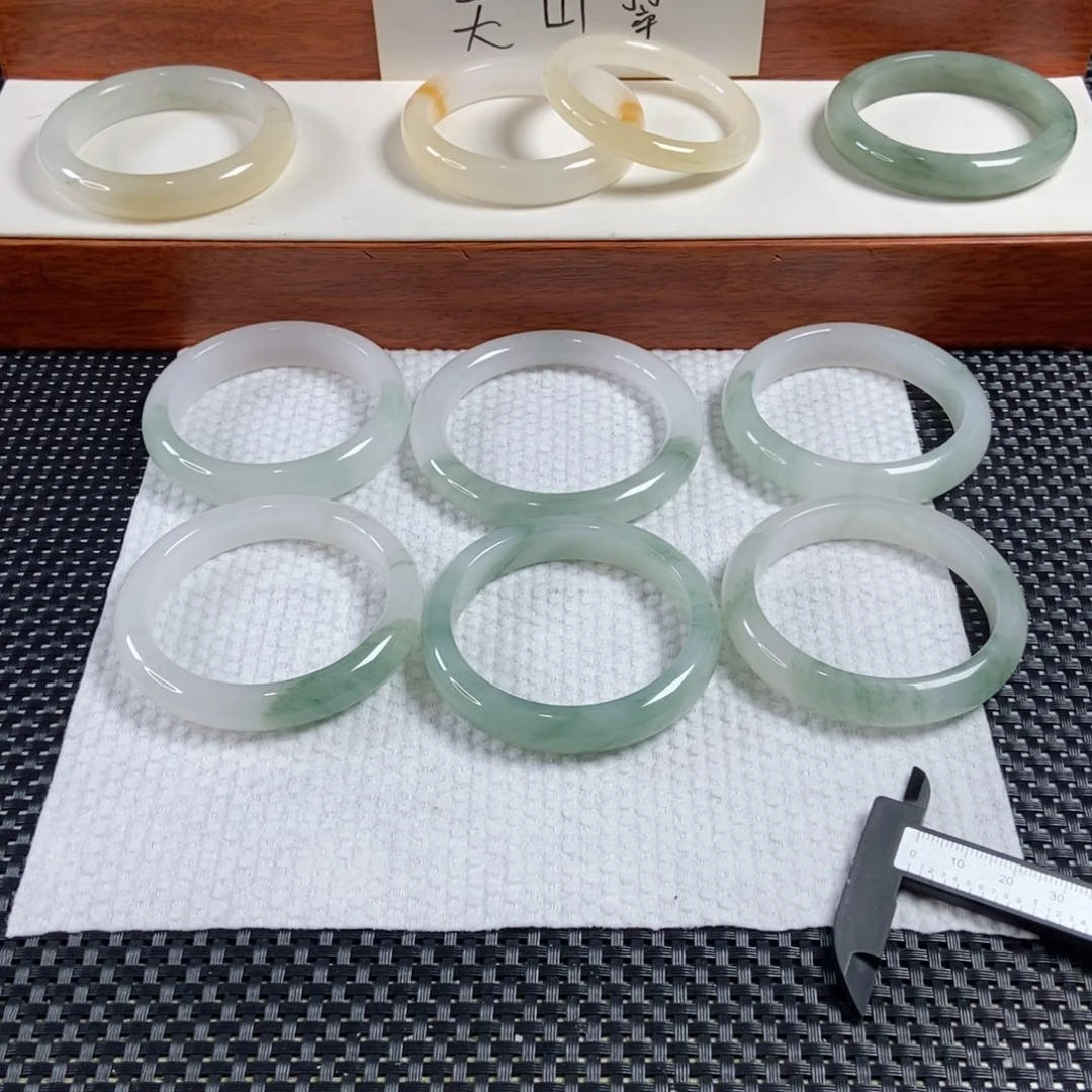 石英质玉未镶嵌手镯1