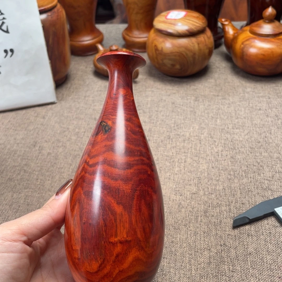 交趾黄檀（大红酸枝）花瓶