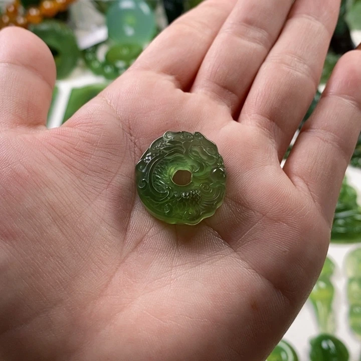 未镶嵌蛇纹石玉颈饰