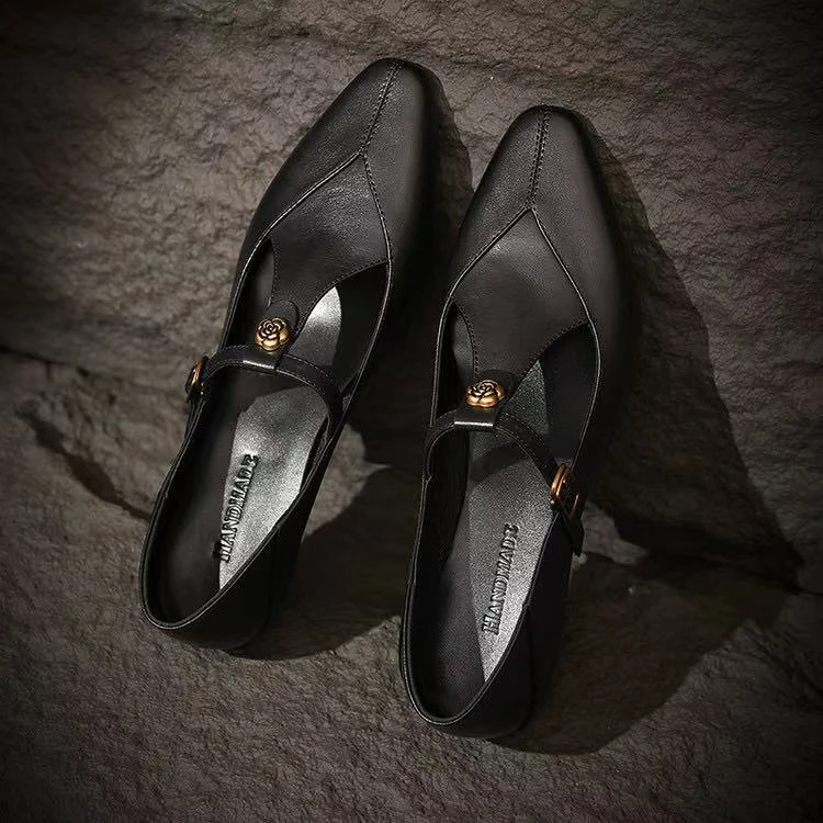 HJ-7122-D 百搭真皮一字带扣镂空单鞋女复古山茶花粗跟通勤玛丽珍