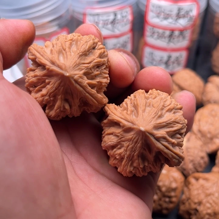 把件文玩核桃鸡心