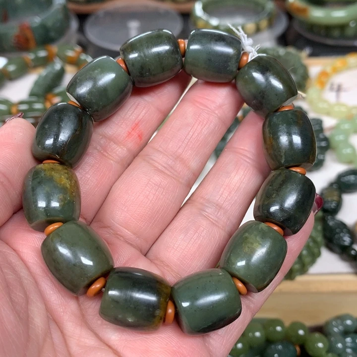 给***号和田玉未镶嵌珠宝奇石