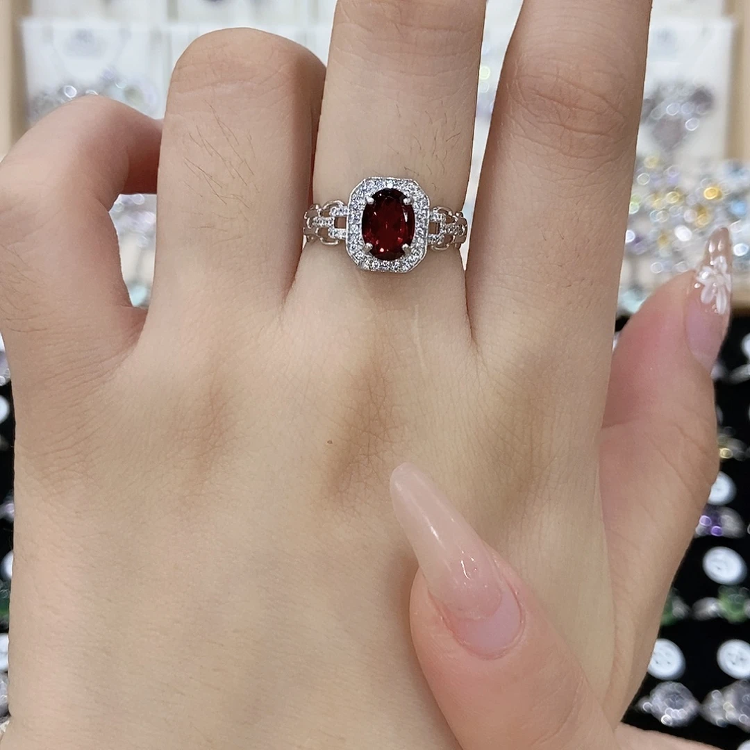 余***福石榴石戒指银S925镶嵌